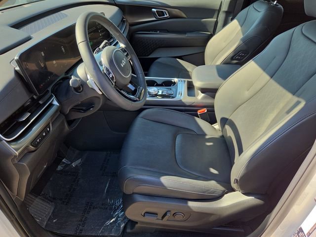 Used 2025 Kia Carnival SX w/ SX Dark Edition Package FWD image 11
