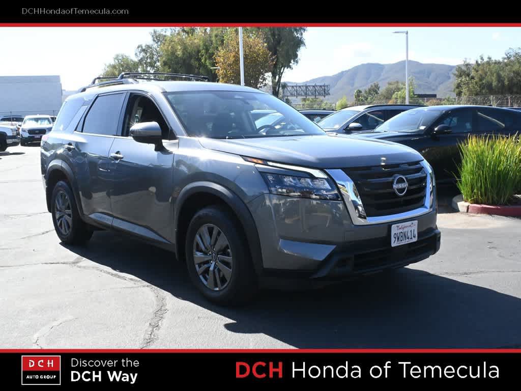 Used 2025 Nissan Pathfinder SV FWD image 3