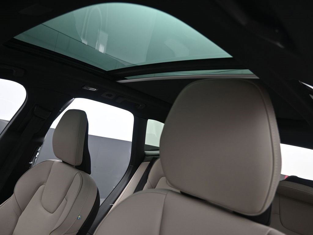 New 2026 Volvo XC60 B5 Plus w/ Protection Package Premier image 26