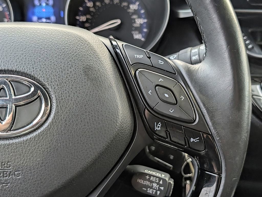 Used 2018 Toyota C-HR XLE image 30