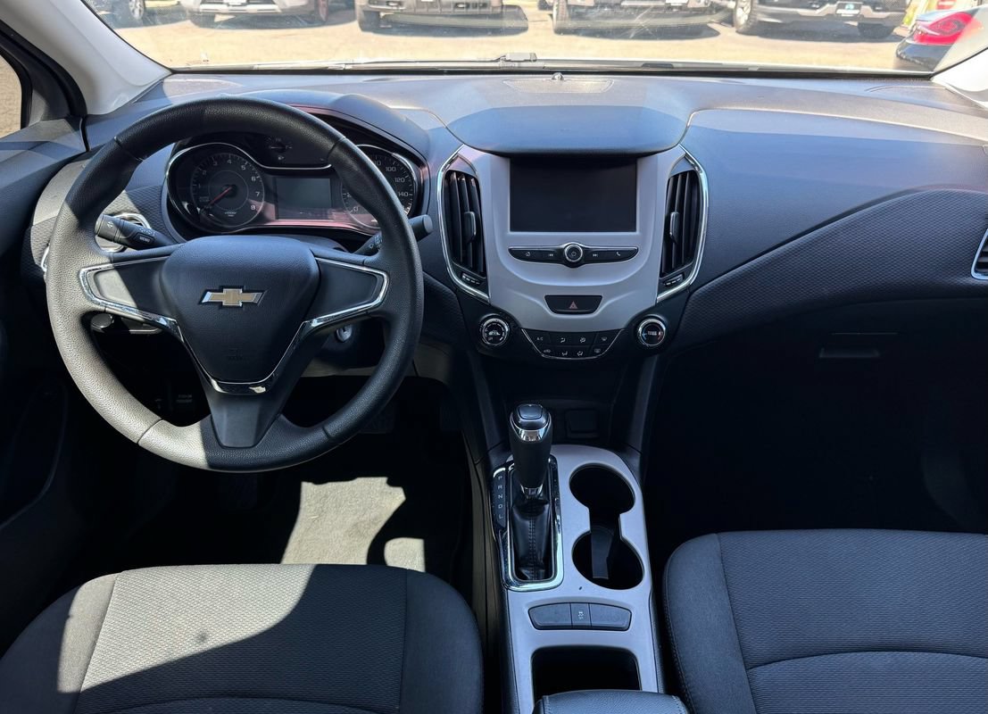 Used 2017 Chevrolet Cruze LS FWD image 13