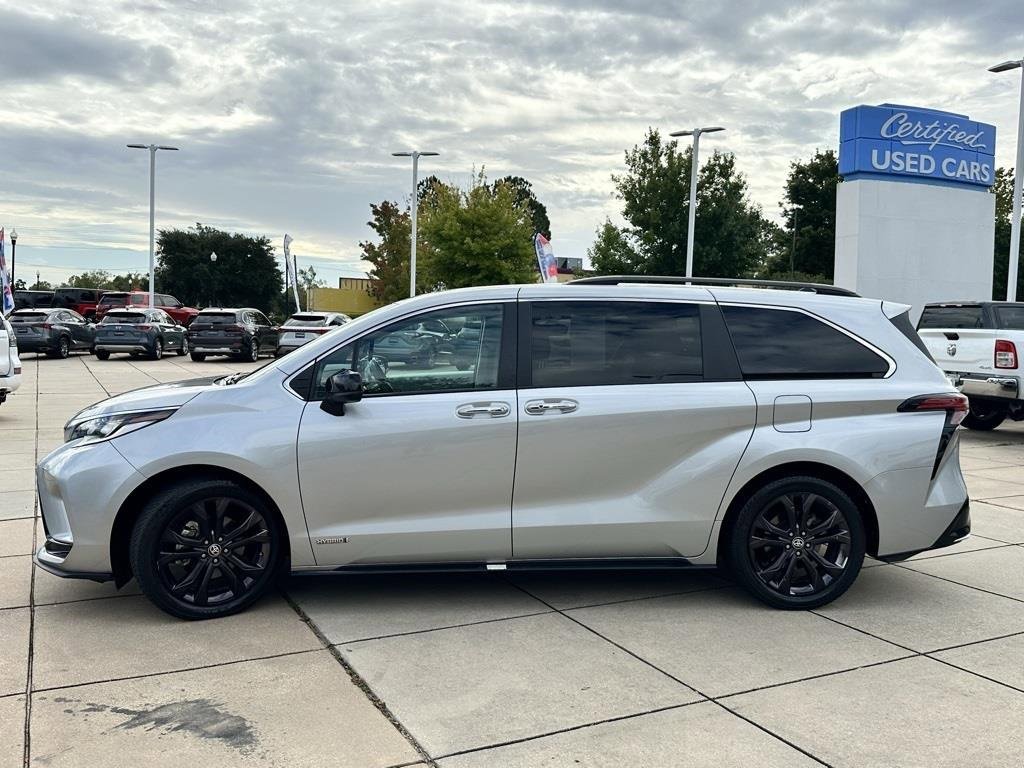 Used 2021 Toyota Sienna XSE image 27