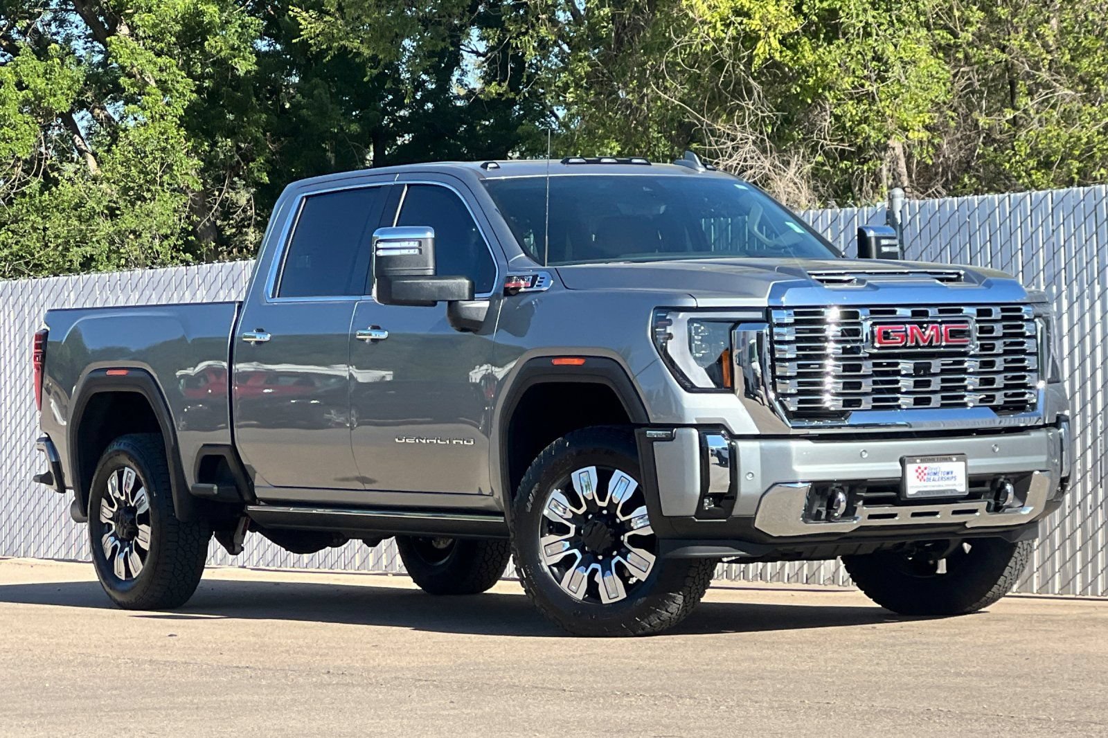 Used 2026 GMC Sierra 2500 Denali w/ Technology Package AWD/4WD image 2