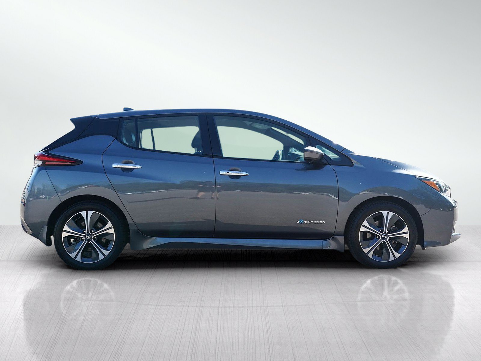 Used 2018 Nissan Leaf SL w/ SL Technology Package FWD image 6