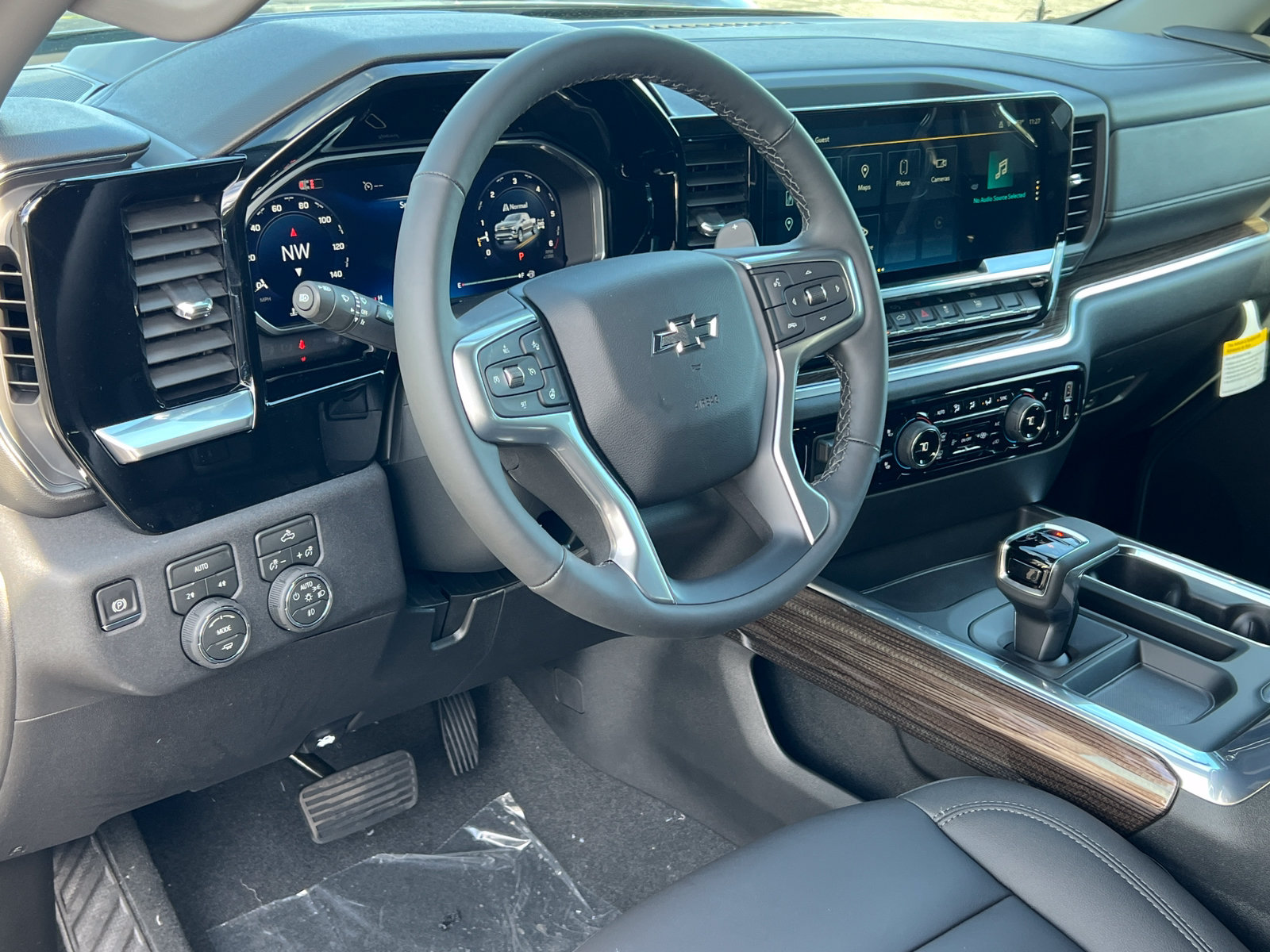 New 2026 Chevrolet Silverado 1500 RST w/ Dark Appearance Package AWD/4WD image 16