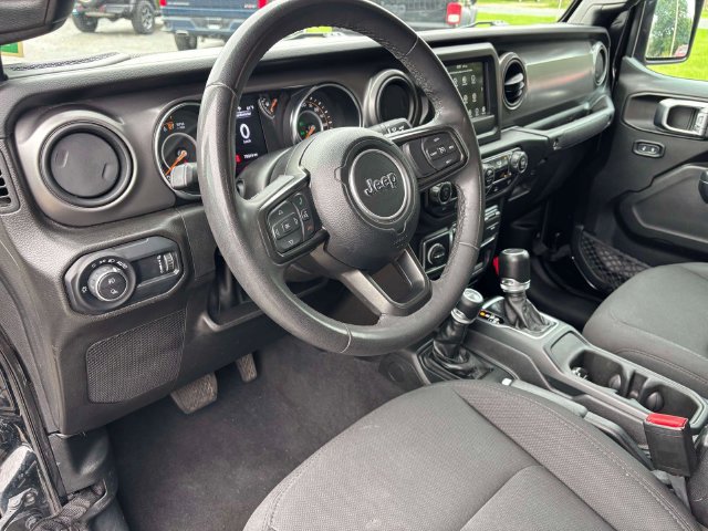 Used 2023 Jeep Gladiator Sport AWD/4WD image 7