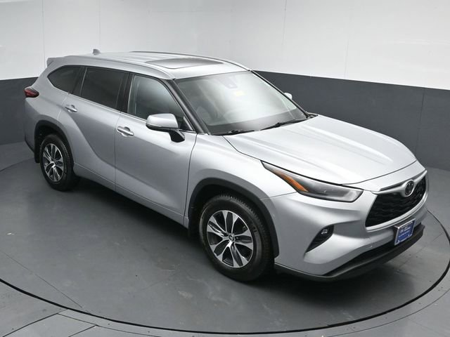 Used 2021 Toyota Highlander XLE AWD/4WD image 41