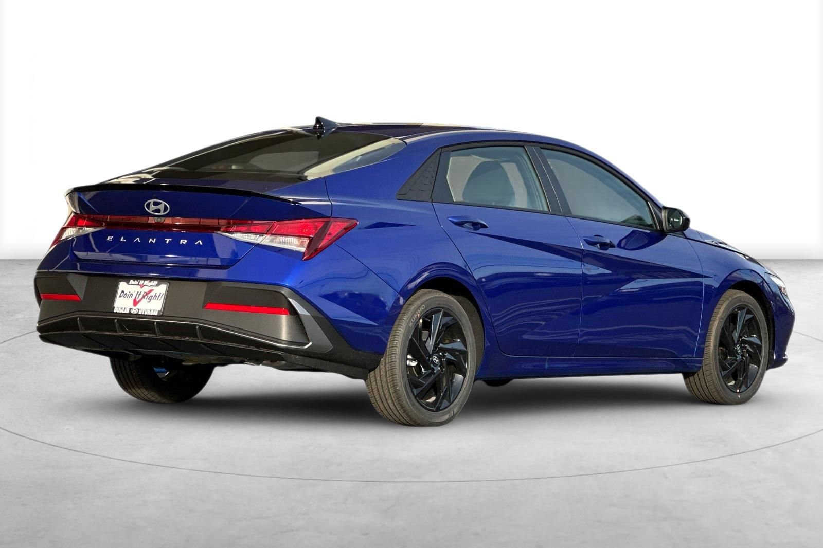 Used 2026 Hyundai Elantra Sport FWD image 8