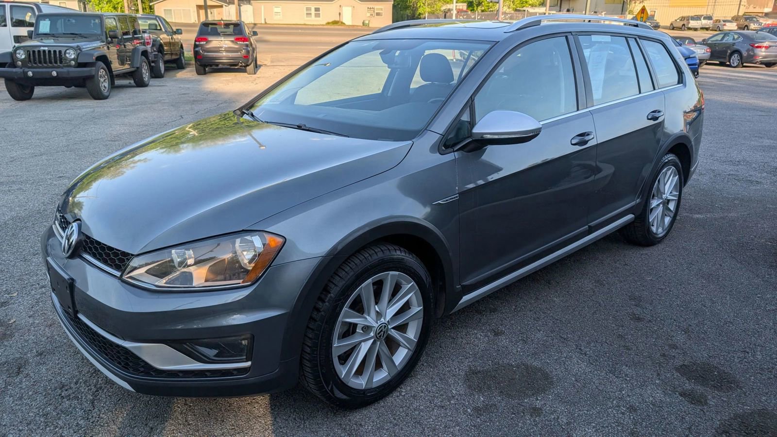 Used 2017 Volkswagen Golf Alltrack SE image 8