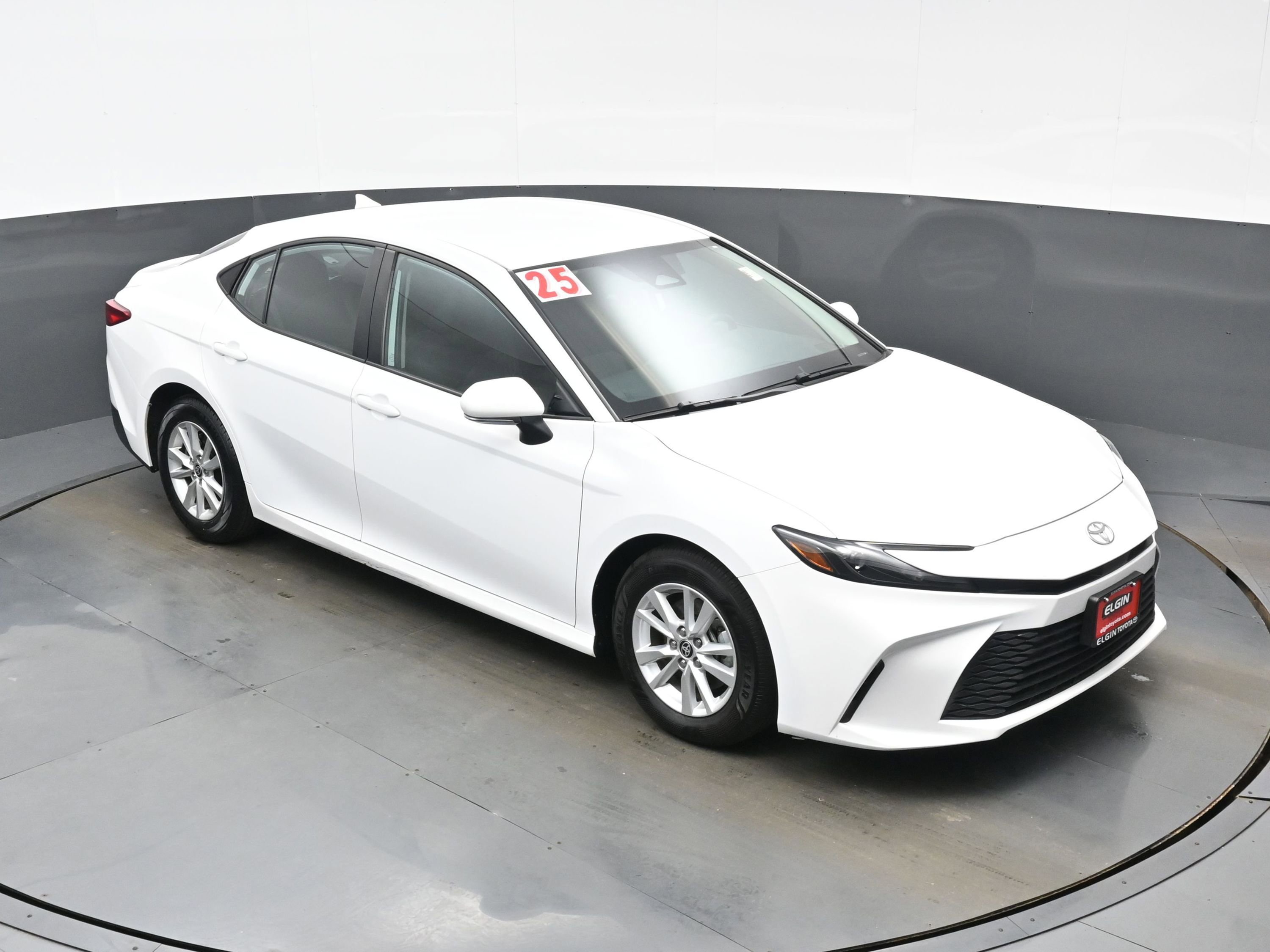 Used 2025 Toyota Camry LE image 33