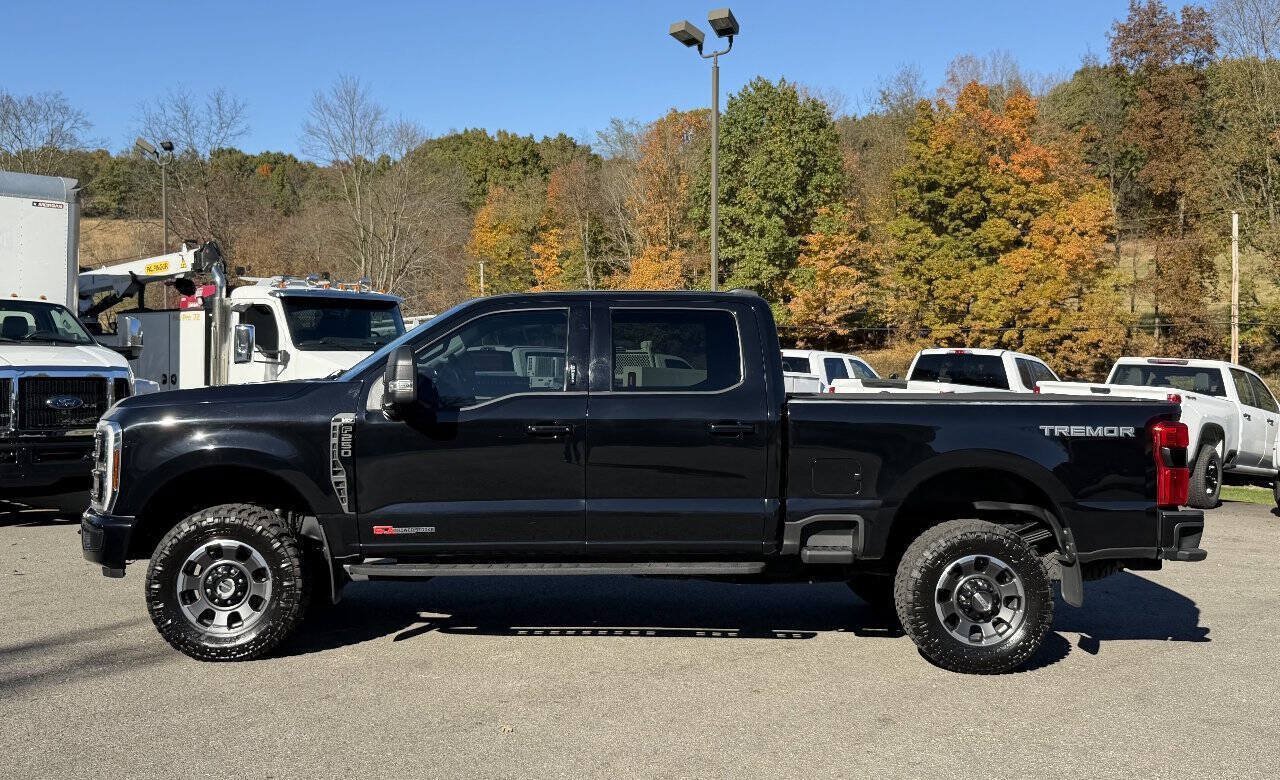 Used 2024 Ford F250 XLT w/ Black Appearance Package AWD/4WD image 3