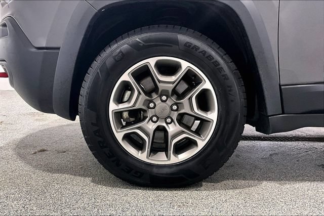Used 2021 Jeep Cherokee Trailhawk w/ Sun, Sound & Nav Group AWD/4WD image 45