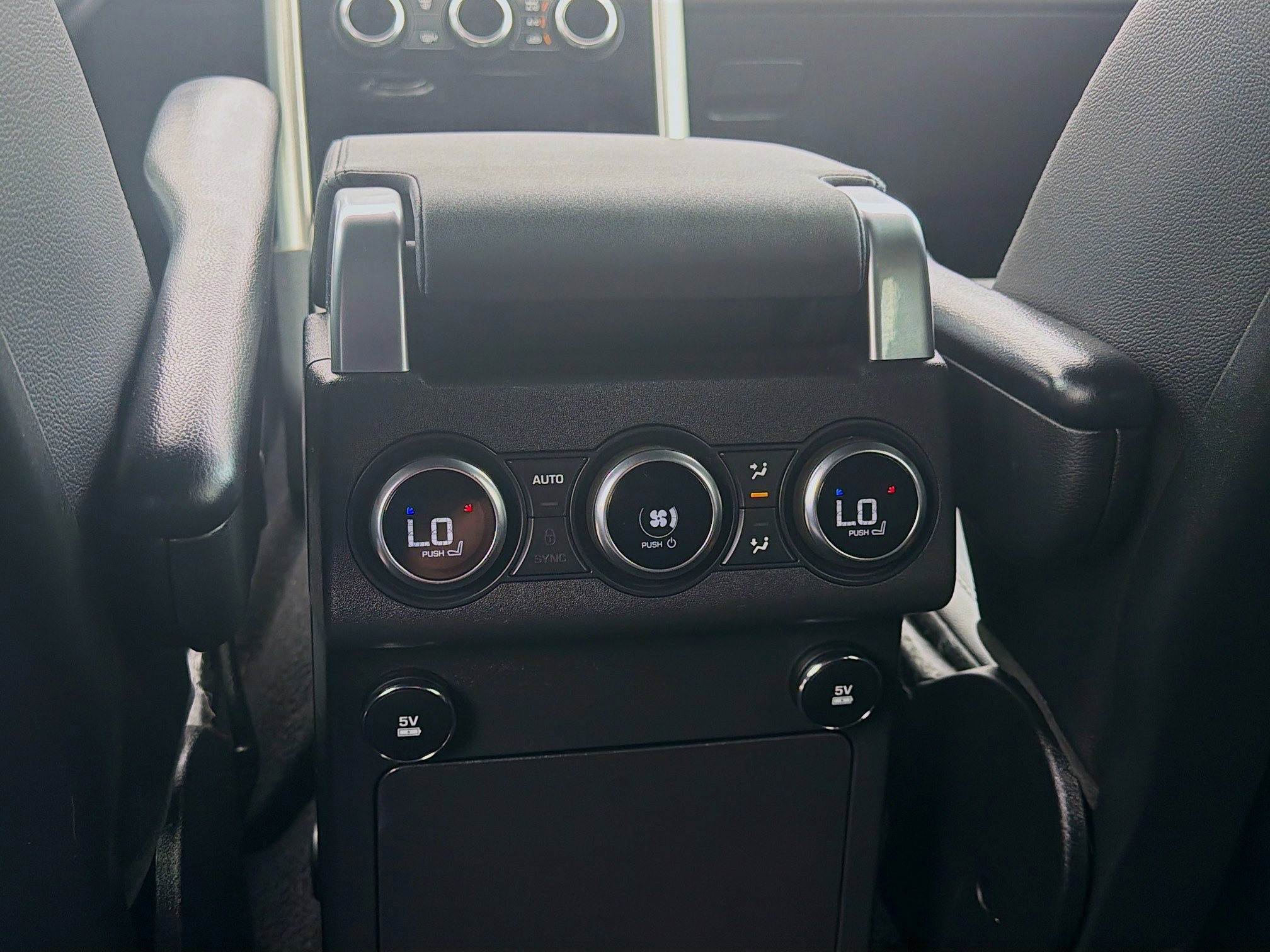 Used 2018 Land Rover Discovery HSE image 23