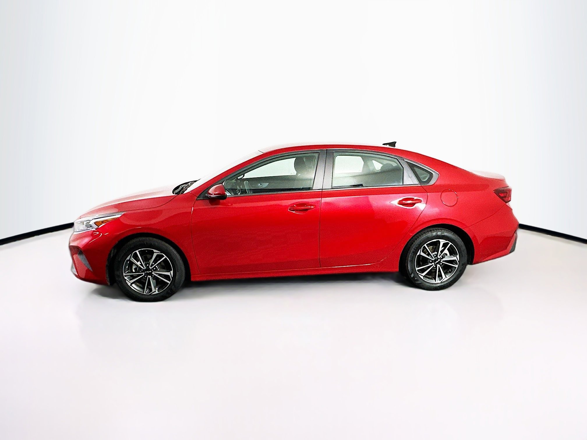 Used 2024 Kia Forte LXS image 4