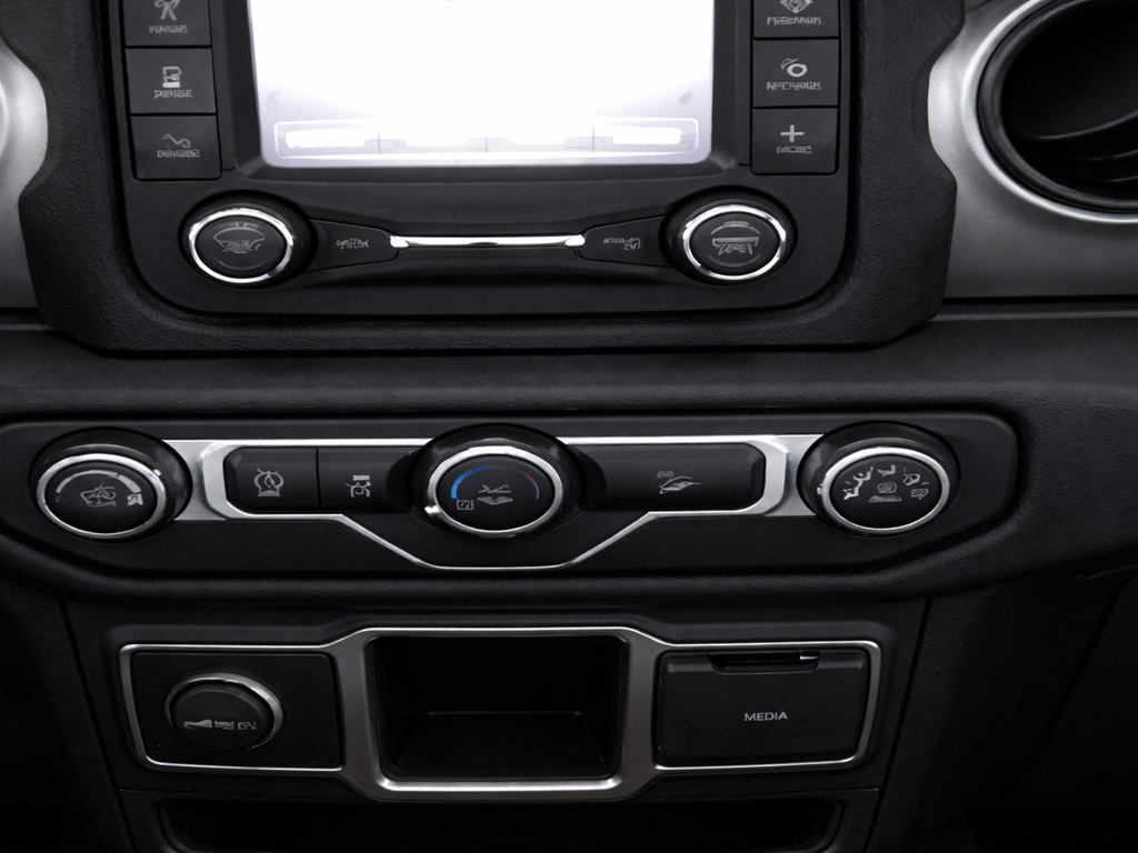 Used 2020 Jeep Wrangler Sport AWD/4WD image 17