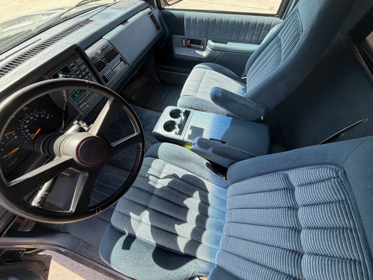 Used 1993 GMC Suburban 2500 image 11