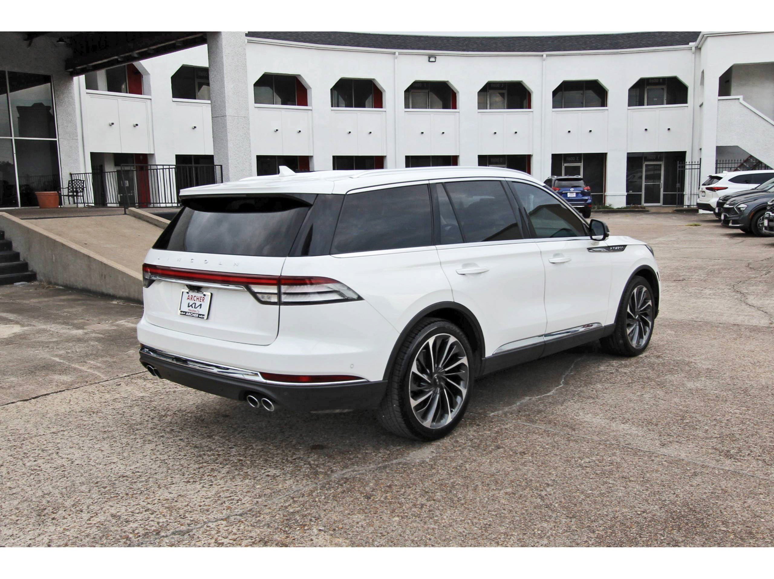 Used 2022 Lincoln Aviator Reserve w/ Equipment Group 201A RWD image 7