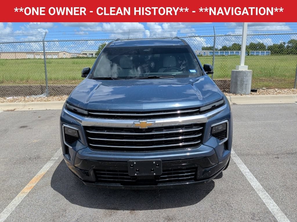 Used 2025 Chevrolet Traverse High Country FWD image 2