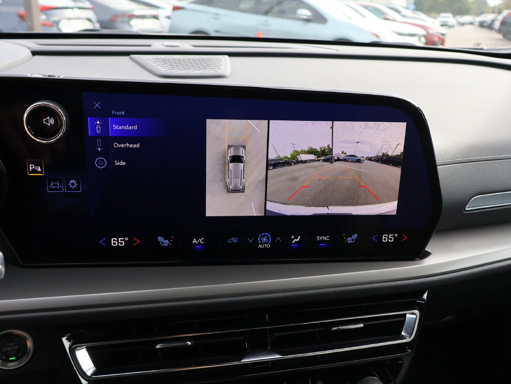 Used 2025 Chevrolet Traverse LT w/ Enhanced Driving Package FWD image 23