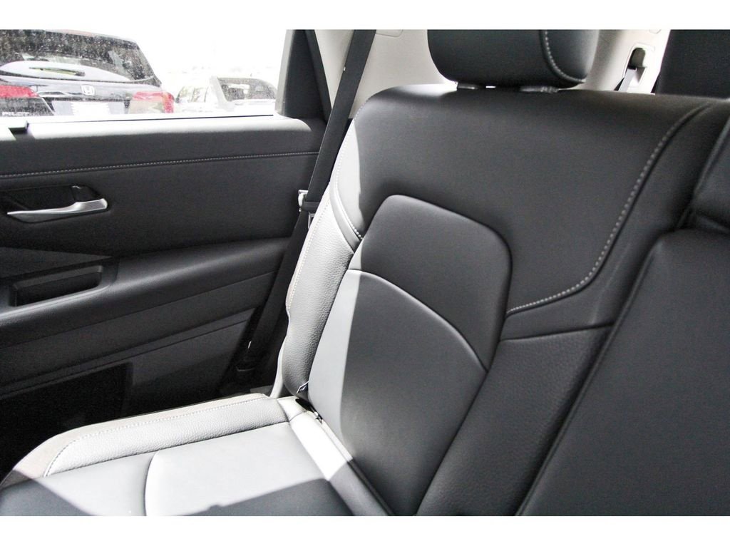 Used 2025 Nissan Pathfinder SL AWD/4WD image 11