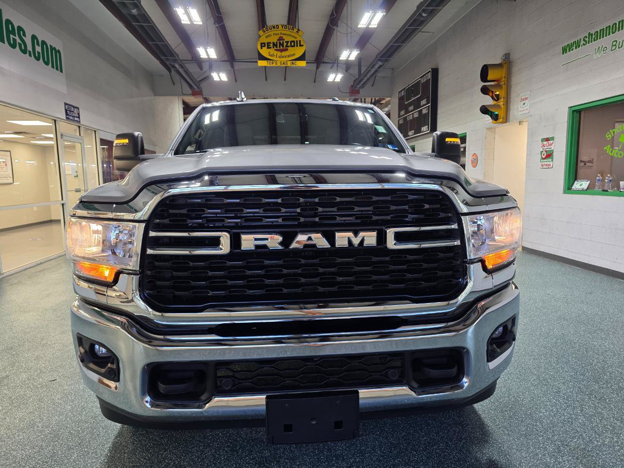 Used 2024 RAM 2500 Big Horn w/ Level 2 Equipment Group AWD/4WD image 3
