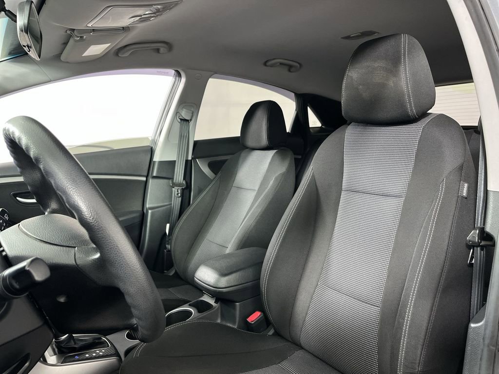 Used 2017 Hyundai Elantra GT FWD image 11