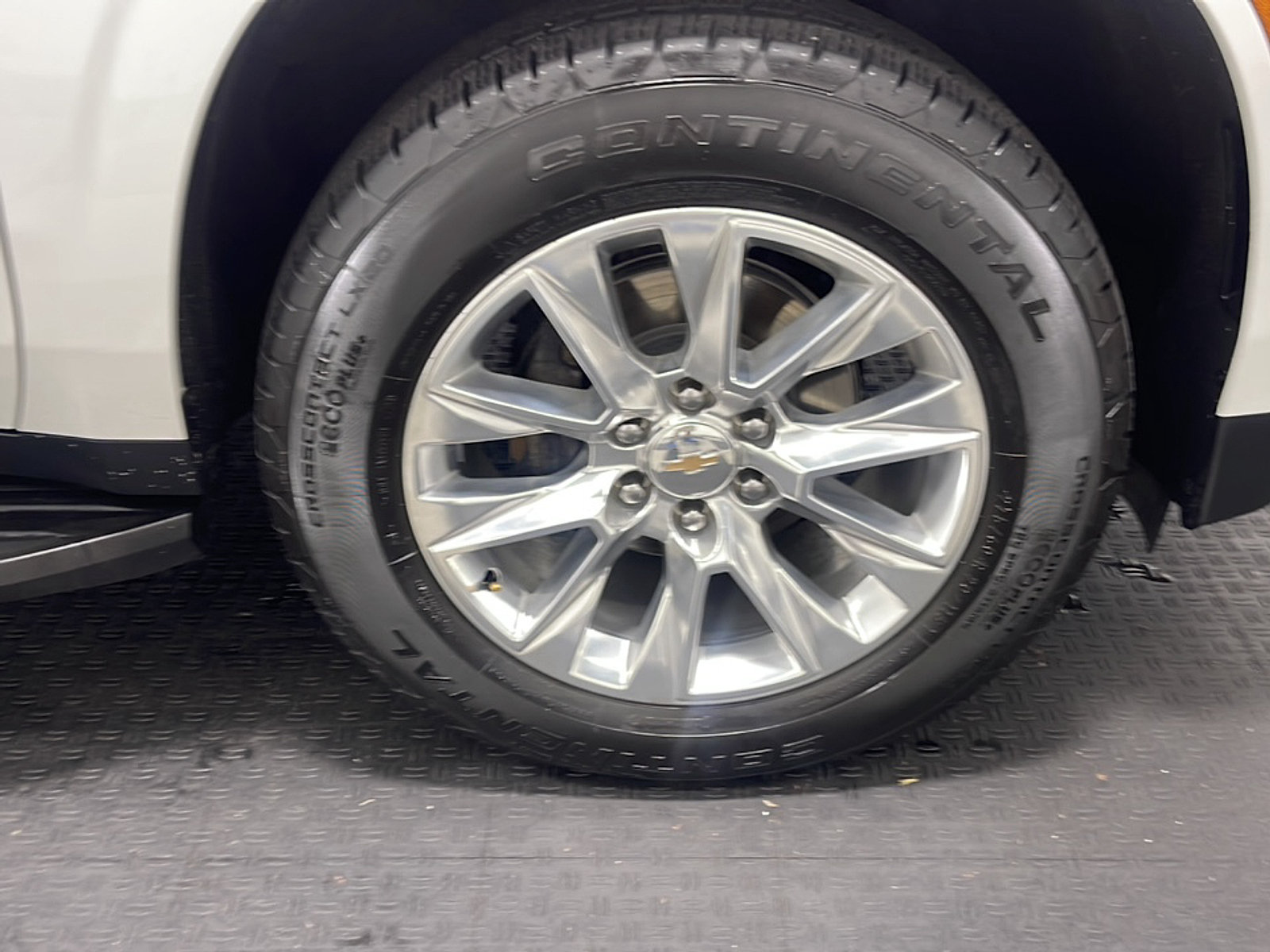 Used 2025 Chevrolet Suburban Premier AWD/4WD image 23