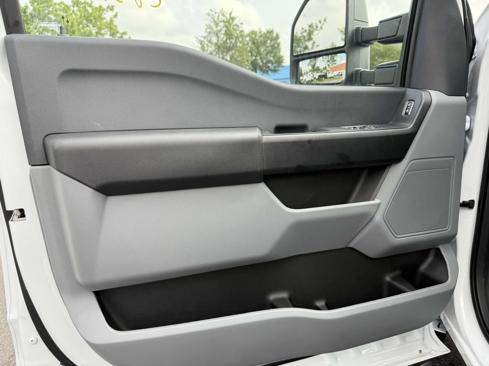 New 2025 Ford F250 XL w/ XL Chrome Package image 8