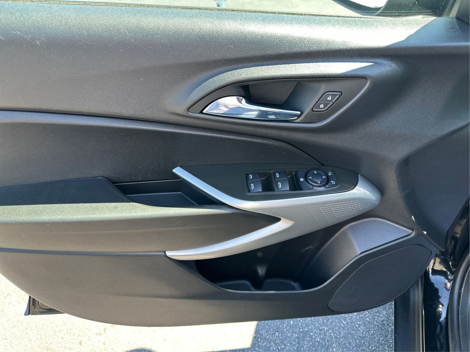 Used 2024 Chevrolet Trax LS w/ LS Convenience Package FWD image 20