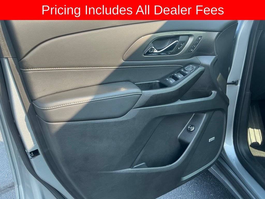 Used 2023 Chevrolet Traverse Premier FWD image 8