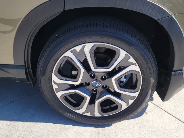 Used 2024 Subaru Ascent Limited w/ Technology Package AWD/4WD image 18