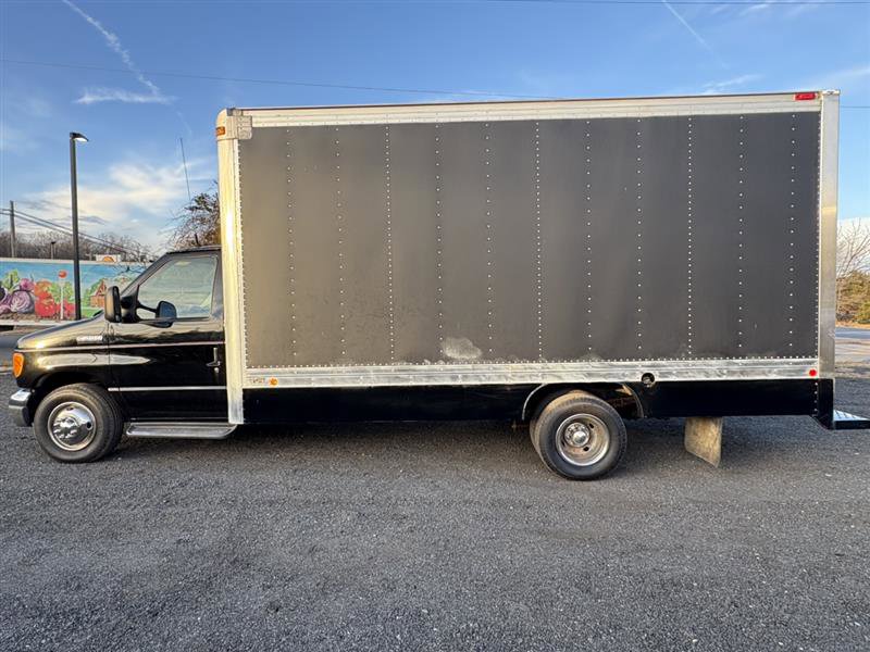 Used 2006 Ford E-450 and Econoline 450 image 2