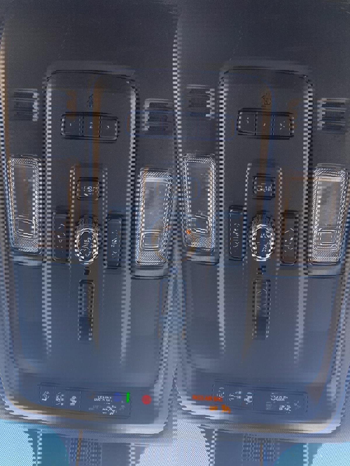 Used 2023 Chevrolet Suburban Premier image 12