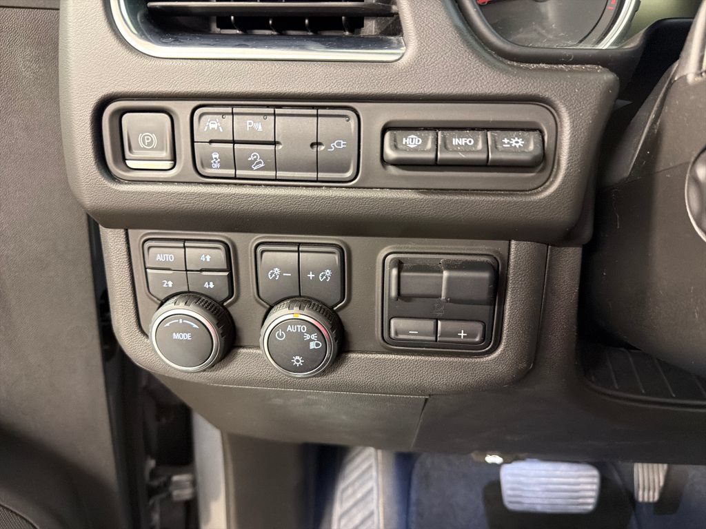 Used 2021 Chevrolet Suburban Premier w/ Premium Package AWD/4WD image 32