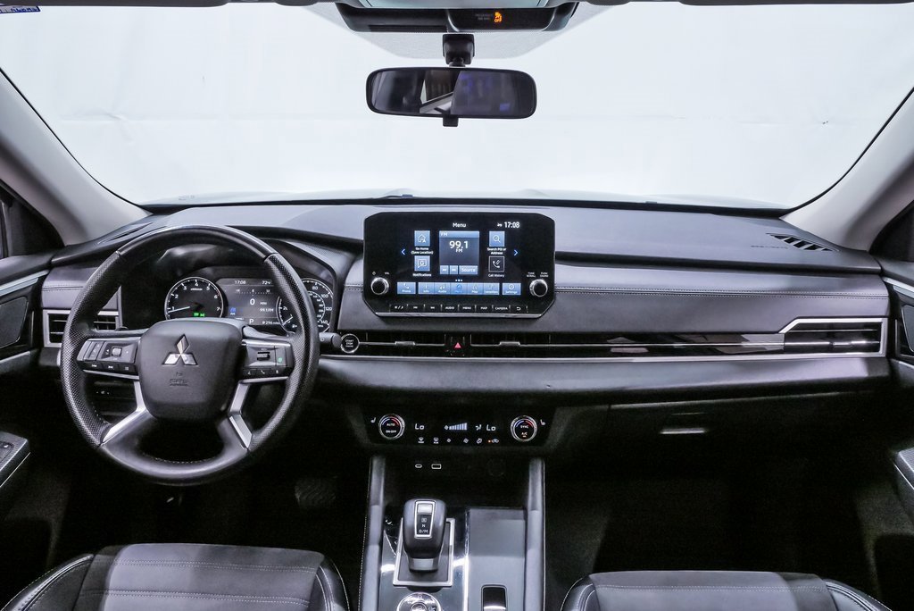 Used 2024 Mitsubishi Outlander SE image 16