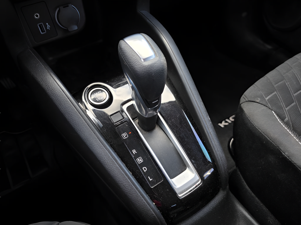 Used 2021 Nissan Kicks S FWD image 19