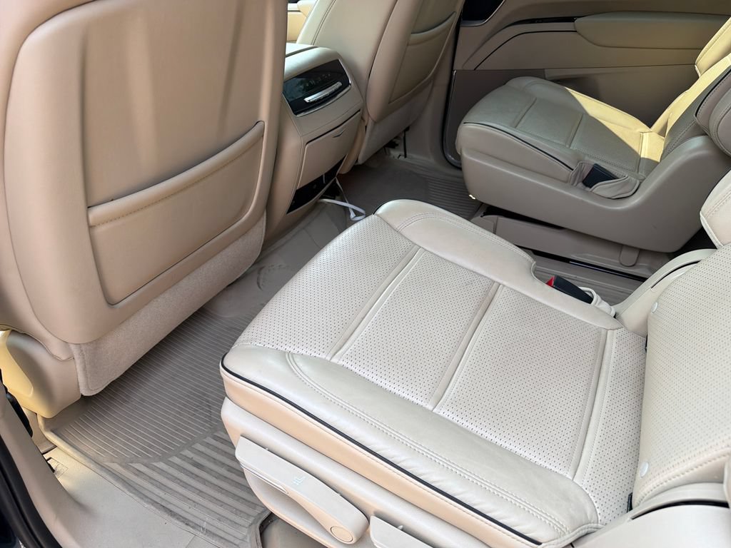 Certified 2023 Cadillac Escalade Premium Luxury AWD/4WD image 40