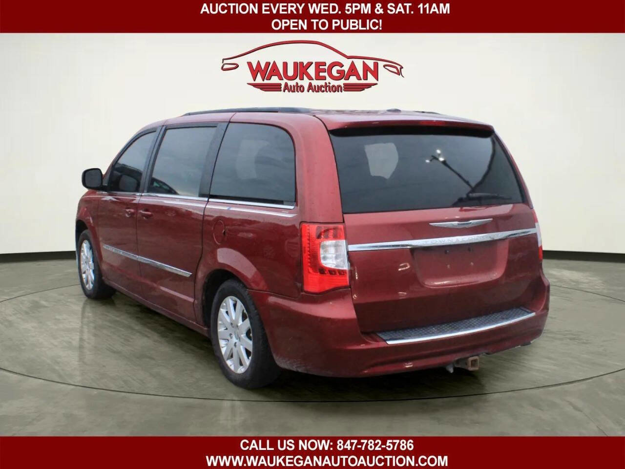 Used 2013 Chrysler Town & Country Touring w/ Trailer Tow Group FWD image 4