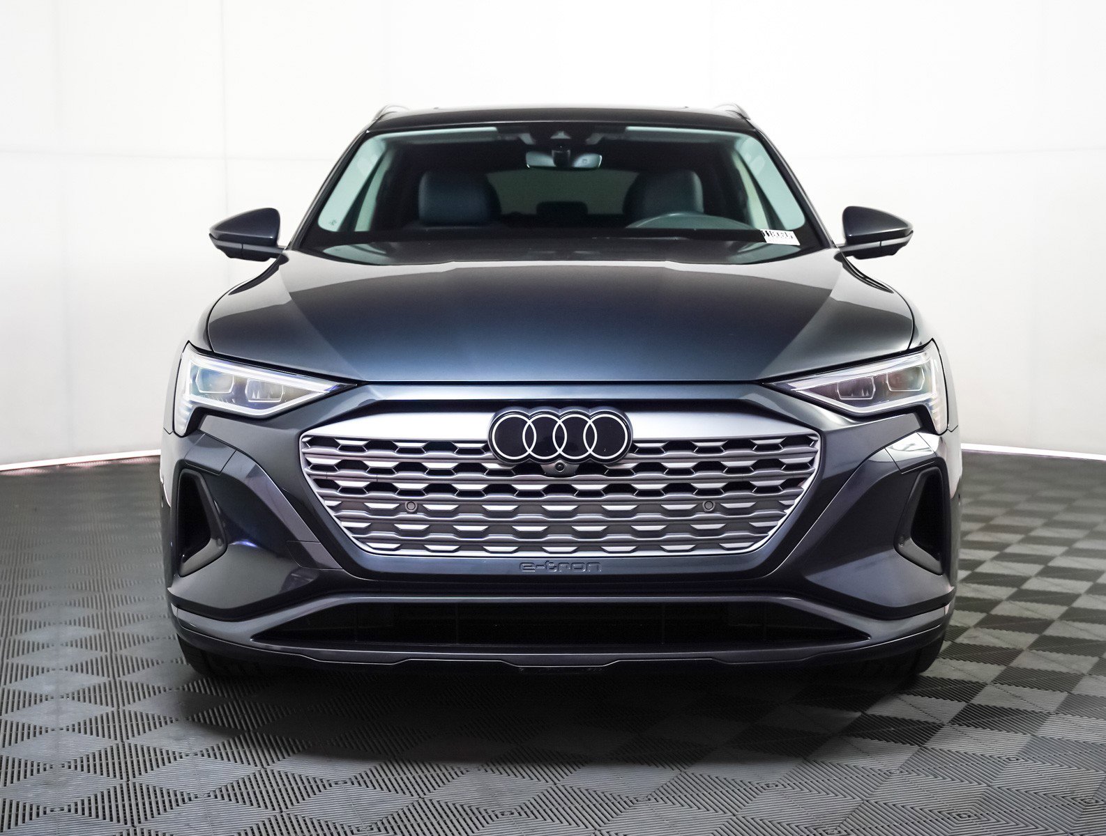 Used 2024 Audi Q8 e-tron Premium Plus w/ Premium Plus Package image 12