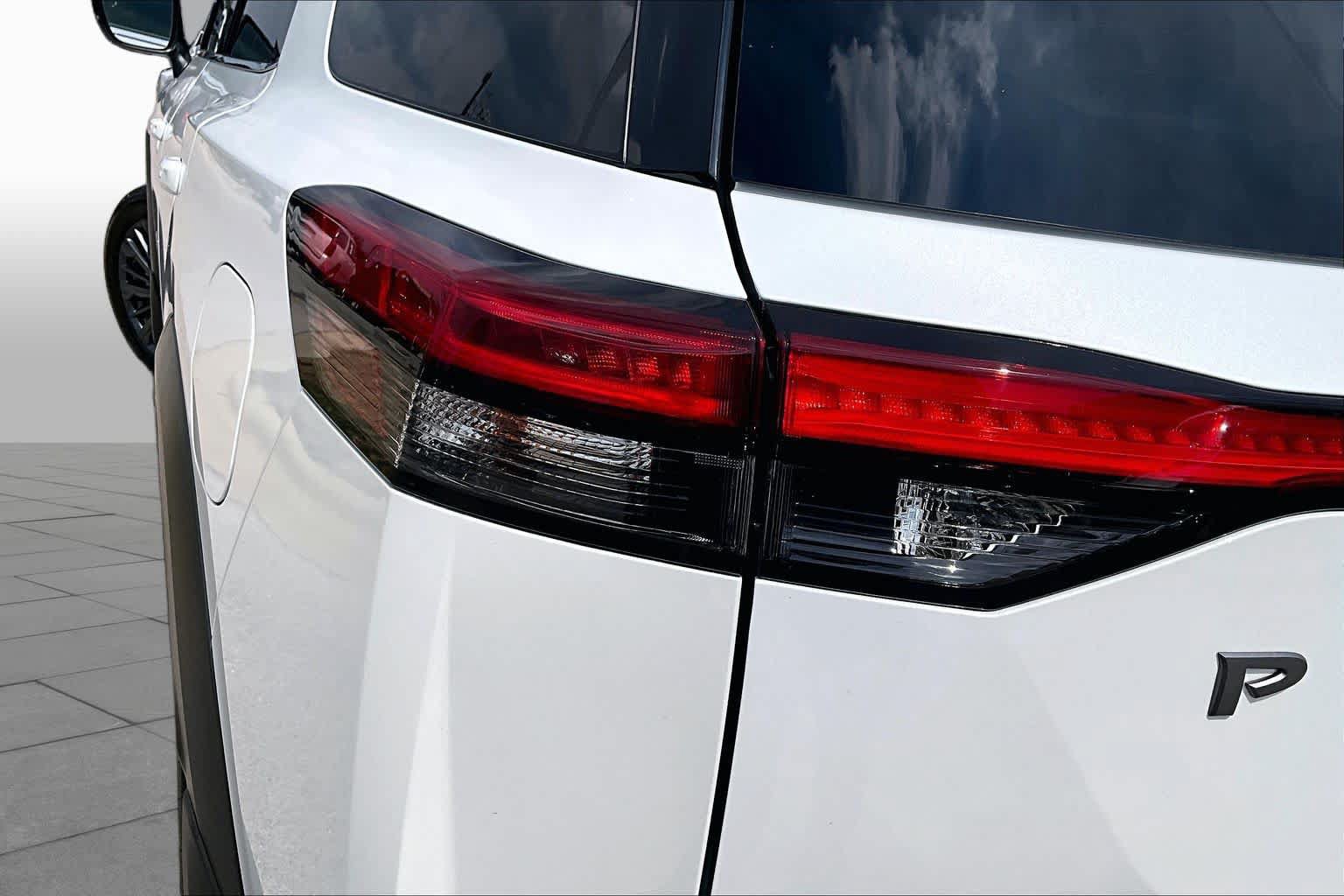 New 2026 Nissan Pathfinder SL FWD image 14