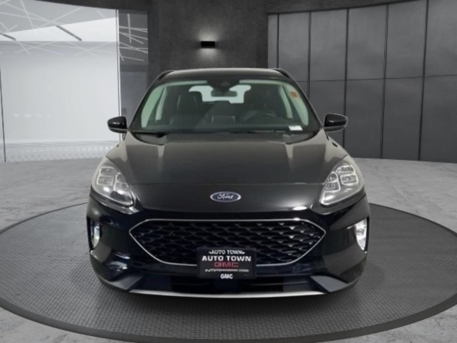 Used 2022 Ford Escape Titanium AWD/4WD image 2