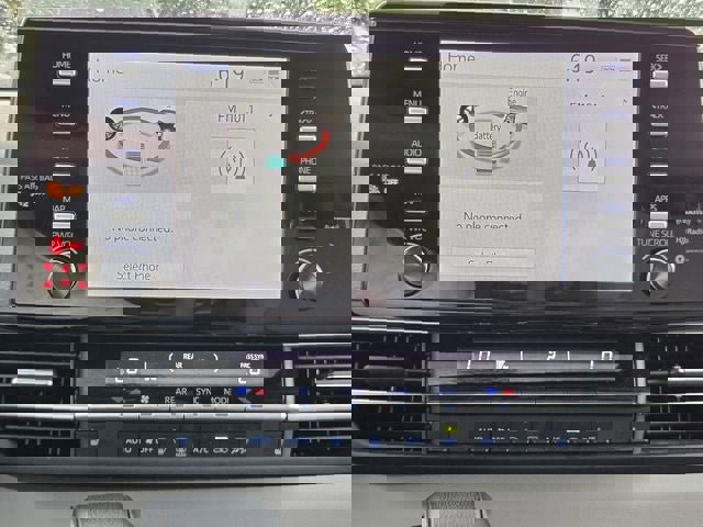 Used 2024 Toyota Sienna XLE image 28