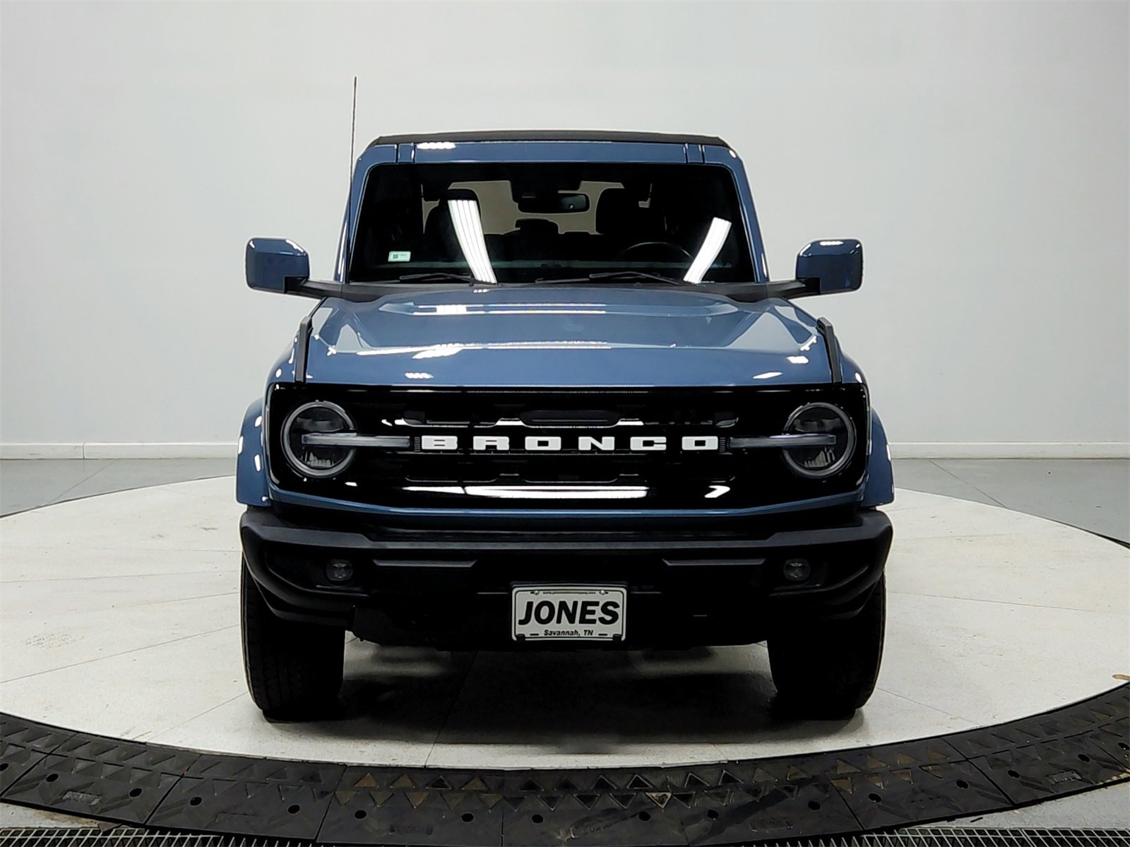 Used 2023 Ford Bronco Outer Banks image 2