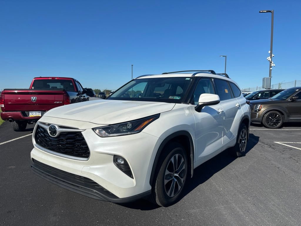 Used 2021 Toyota Highlander XLE AWD/4WD image 7