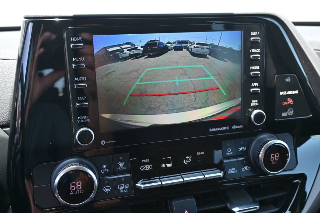 Used 2022 Toyota Highlander LE FWD image 11