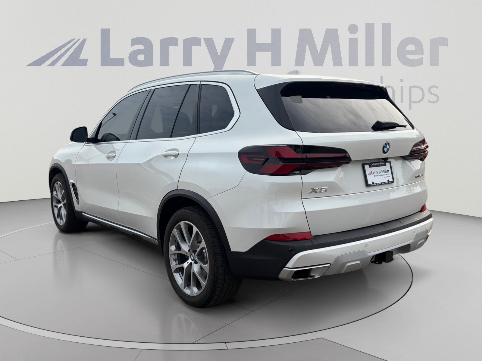 Used 2024 BMW X5 xDrive40i w/ Premium Package AWD/4WD image 4
