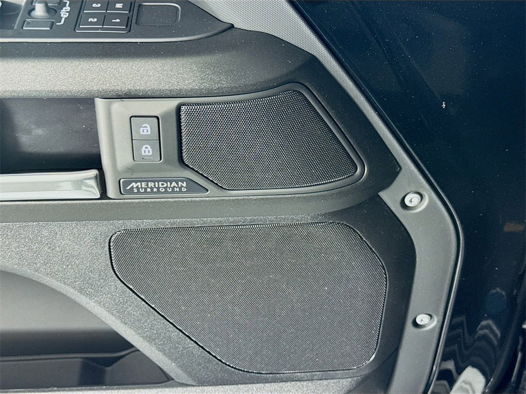New 2025 Land Rover Defender 110 V8 image 18