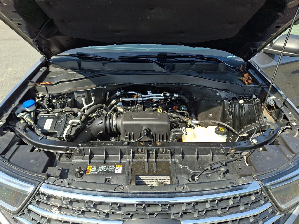 Used 2023 Ford Explorer XLT w/ Equipment Group 202A AWD/4WD image 26