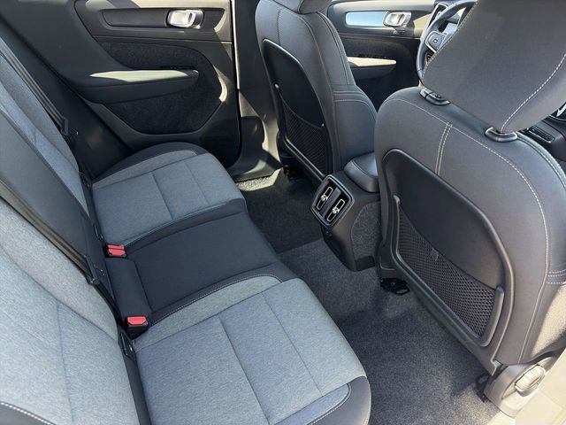 Used 2025 Volvo XC40 B5 Core image 16