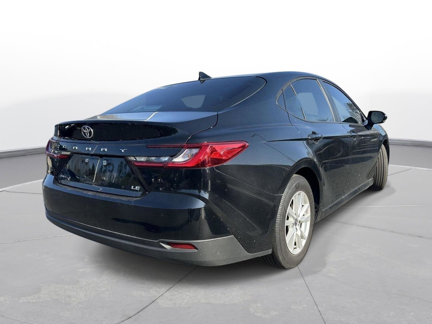 Used 2025 Toyota Camry LE w/ Convenience Package image 6